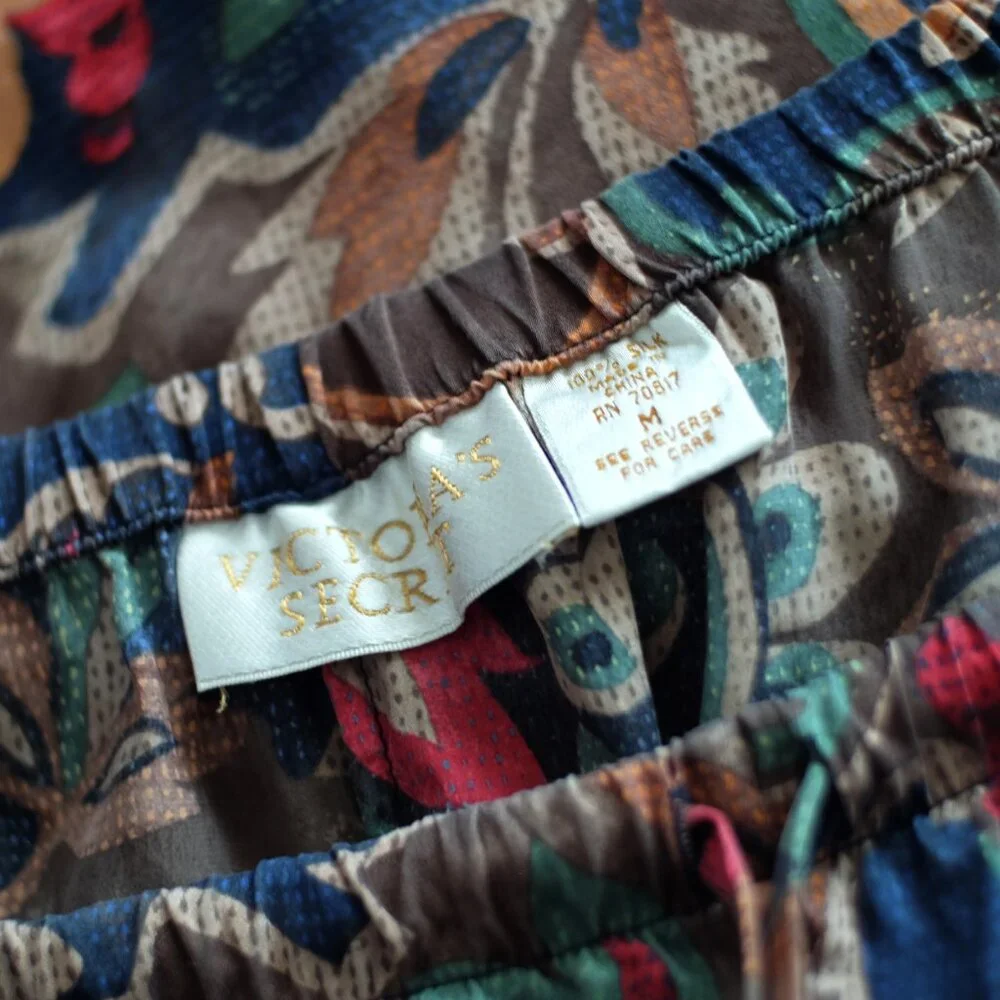 Vintage Victoria's Secret 100% Silk Floral Pajama Shorts Size Medium - Picture 3 of 3
